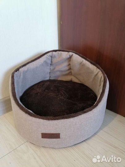 Лежак для маленькой собаки, лоток и поводок