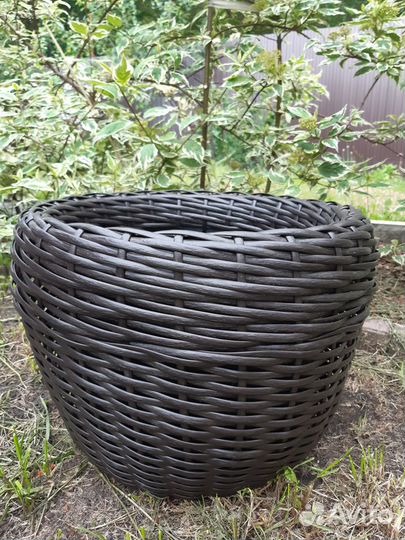 Кашпо из искусственного ротанга