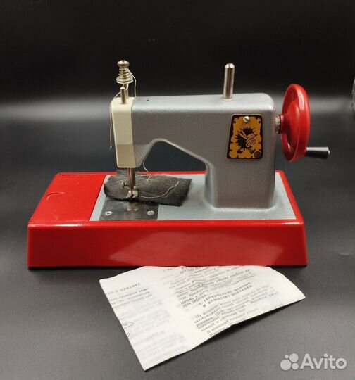 Детская швейная машина. Винтаж.Рабочая