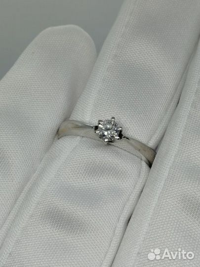 Золотое кольцо с камнем 17р