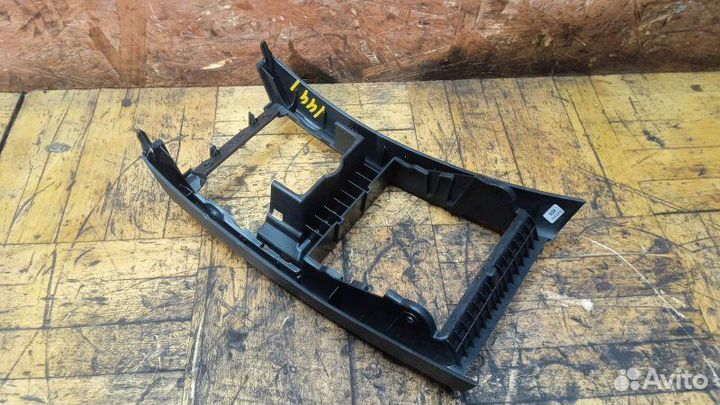 Накладка центральной консоли задняя Skoda Superb