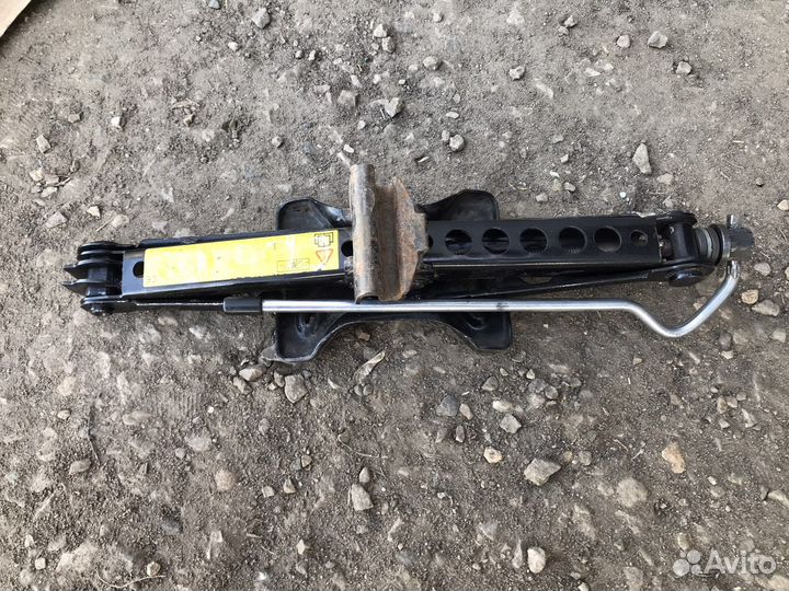 Продам оригинальный домкрот ford