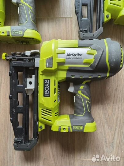 Аккумуляторный гвоздезабивной пистолет Ryobi One+