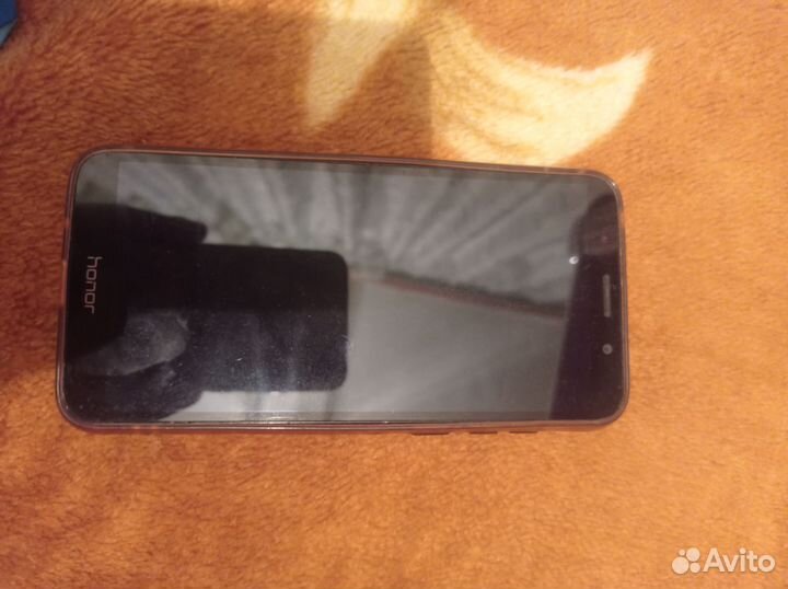 Телефон honor 7а