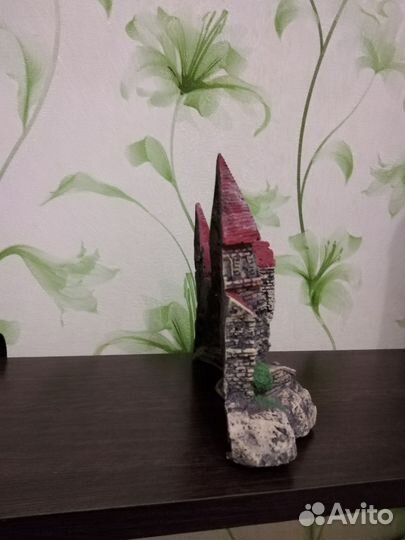 Замок в аквариум