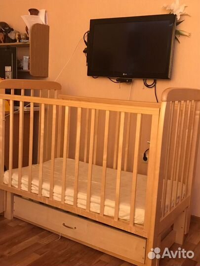 Кровать детская с маятником и ящиком