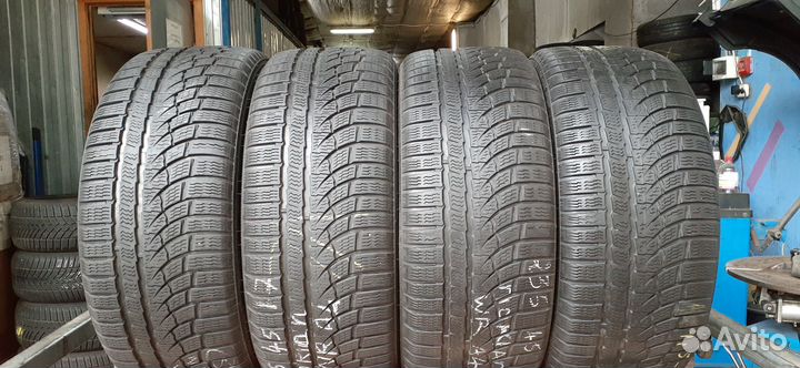 Nokian Tyres WR A4 225/55 R17