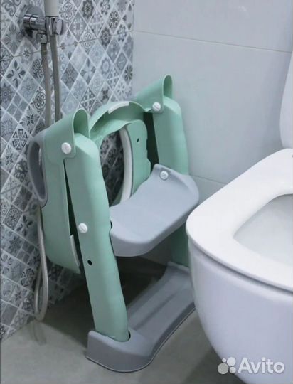 Детское сиденье на унитаз со ступенькой