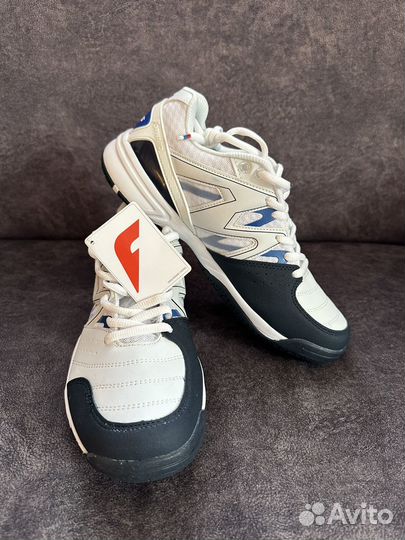 Продам кроссовки Forward