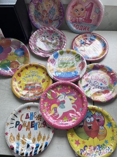 Тарелки и стаканчики одноразовые