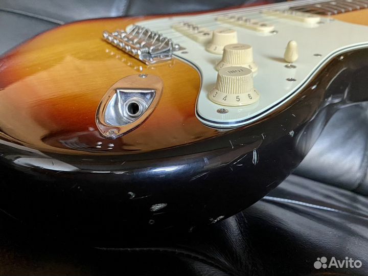 Fender Stratocaster, Япония 2002-04, электрогитара
