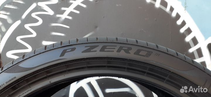 Pirelli P Zero PZ4 315/30 R22