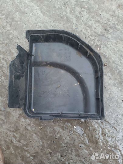 Крышка блока предохранителей Пежо Ситроен Peugeot