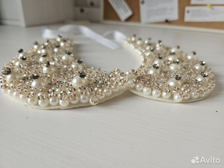 Воротник декоративный белый с бусинами