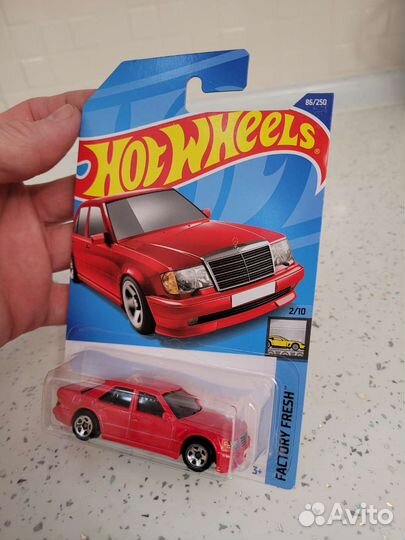 Хот вилс Hot Wheels Mercedes-Benz 500E 1:64