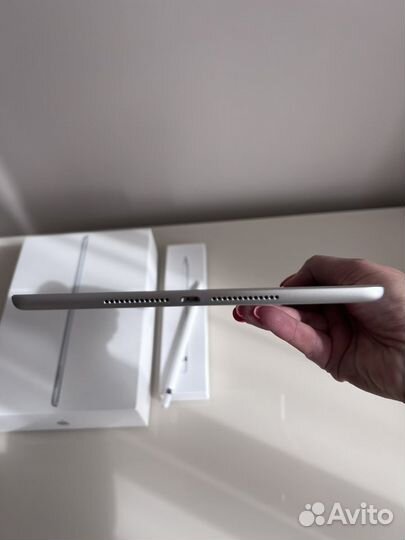 Планшет apple iPad 6 поколения 32Гб и Pensil