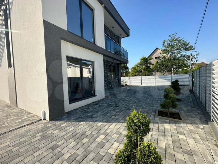 Дом 200 м² на участке 5 сот.