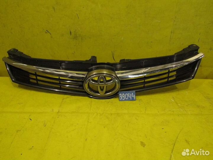 Решетка радиатора Totyota Camry 50 15-18г 39044