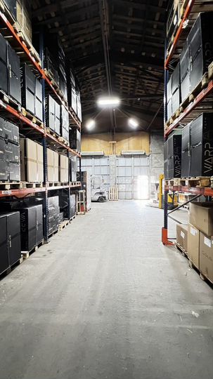 Склад со стеллажами, 700 м²
