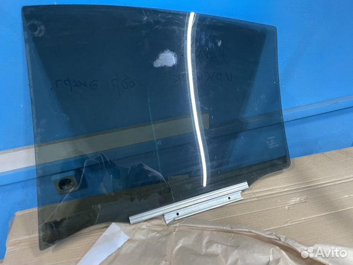 Стекло правое переднее и левое. Цена за пару