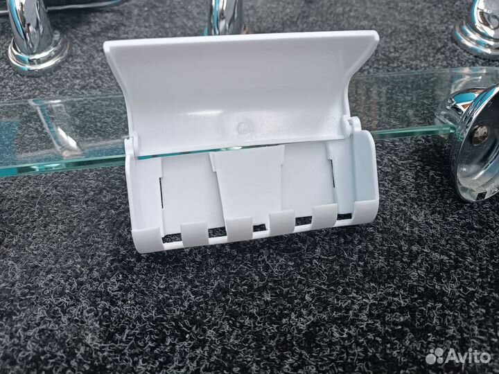 Аксессуары для ванной комнаты (полки, держатели)