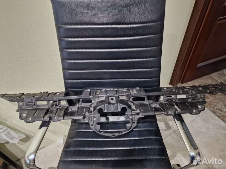 Кронштейн решетки радиатора RAV4 XA50 2021