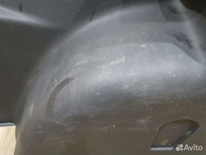 Обшивка багажника правая Renault Duster