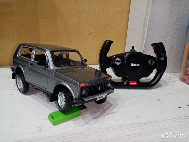 Модель автомобиля лада нива на пульте управления