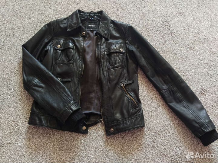 Кожаная куртка женская 42