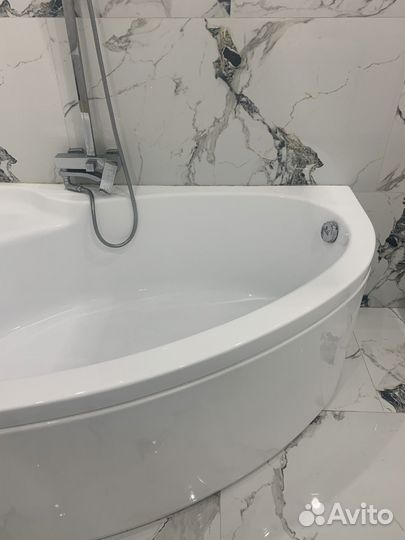 Акриловая ванна угловая