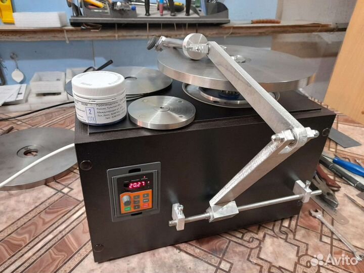 Станок для заточки парикмахерского и маникюрного и