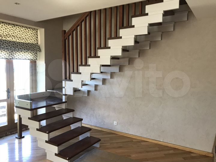 3-к. квартира, 147,7 м², 2/2 эт.