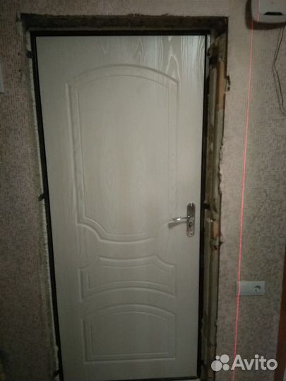 Металлическая дверь