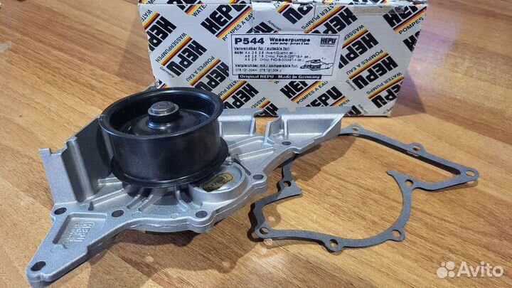 Помпа водяной насос Audi 80/A4/A6/A8/passat B5