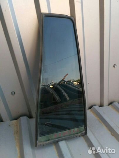 Форточка задней правой двери Lexus LX 570