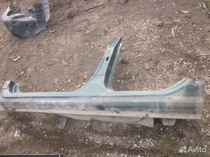 Nissan Primera P12 порог левый