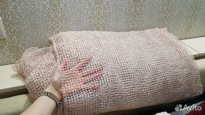 Статуэтка, шторы, тюль, прищепки