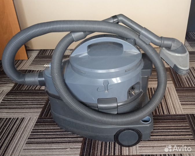 Пылесос Philips Triathlon 1400W с насадками