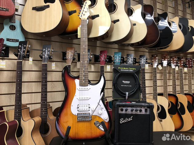 Электрогитара, комбик, шнур, медиаторы(комплект)