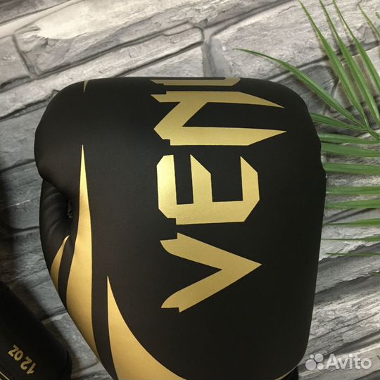 Боксерские перчатки Venum