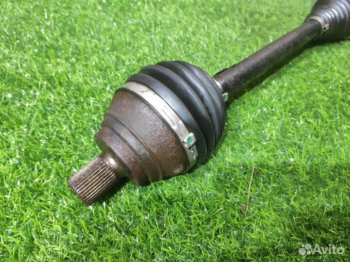 Полуось (привод) передний левый Skoda Octavia A5