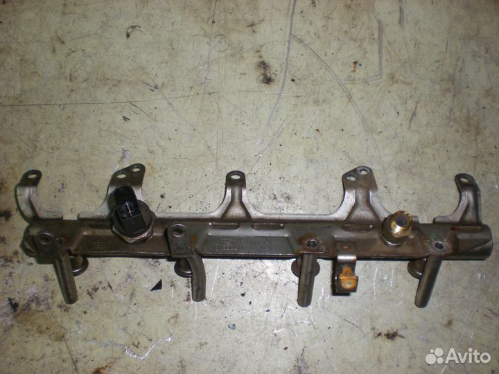 Топливная рампа (рейка) Audi A4 B8