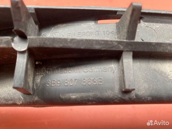 Направляющая бампера задняя Vw Passat B5+