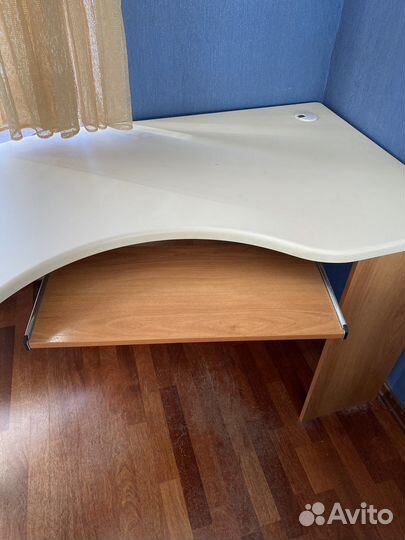 Угловой письменный стол