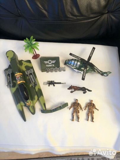 Набор для игры. Лодка, вертолет, солдатики, и тд
