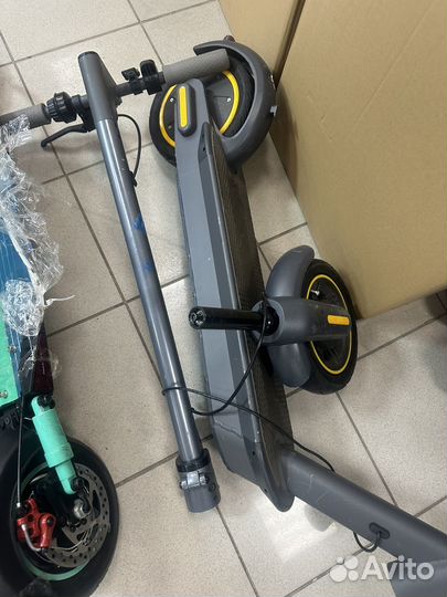 Лот электросамокатов hiper accesstyle