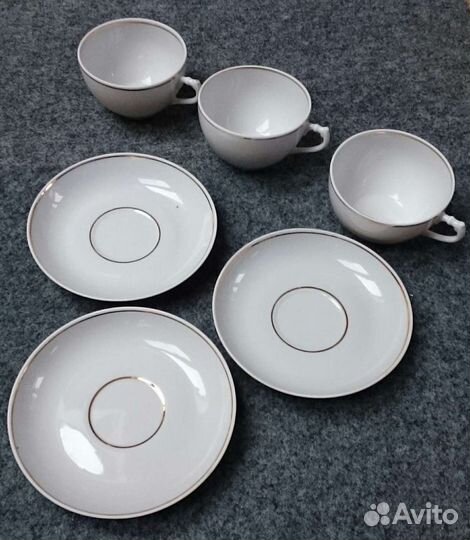 Чашка с блюдцем пара