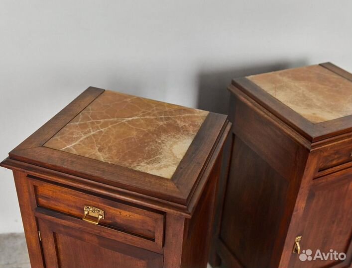 Две антикварные прикроватные тумбы