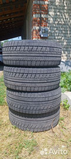 Bridgestone Blizzak VRX 235/45 R17 97S