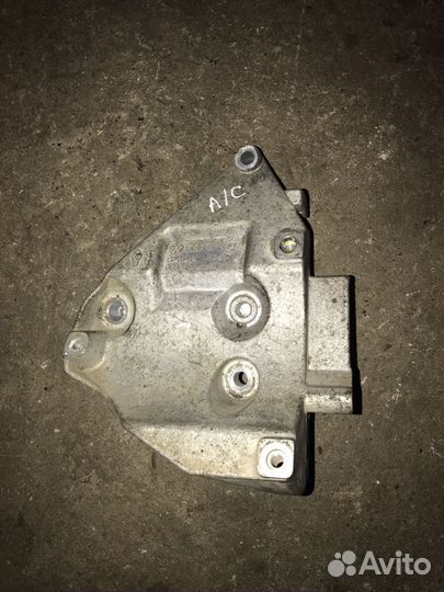 Кронштейн компрессора кондиционера VAG